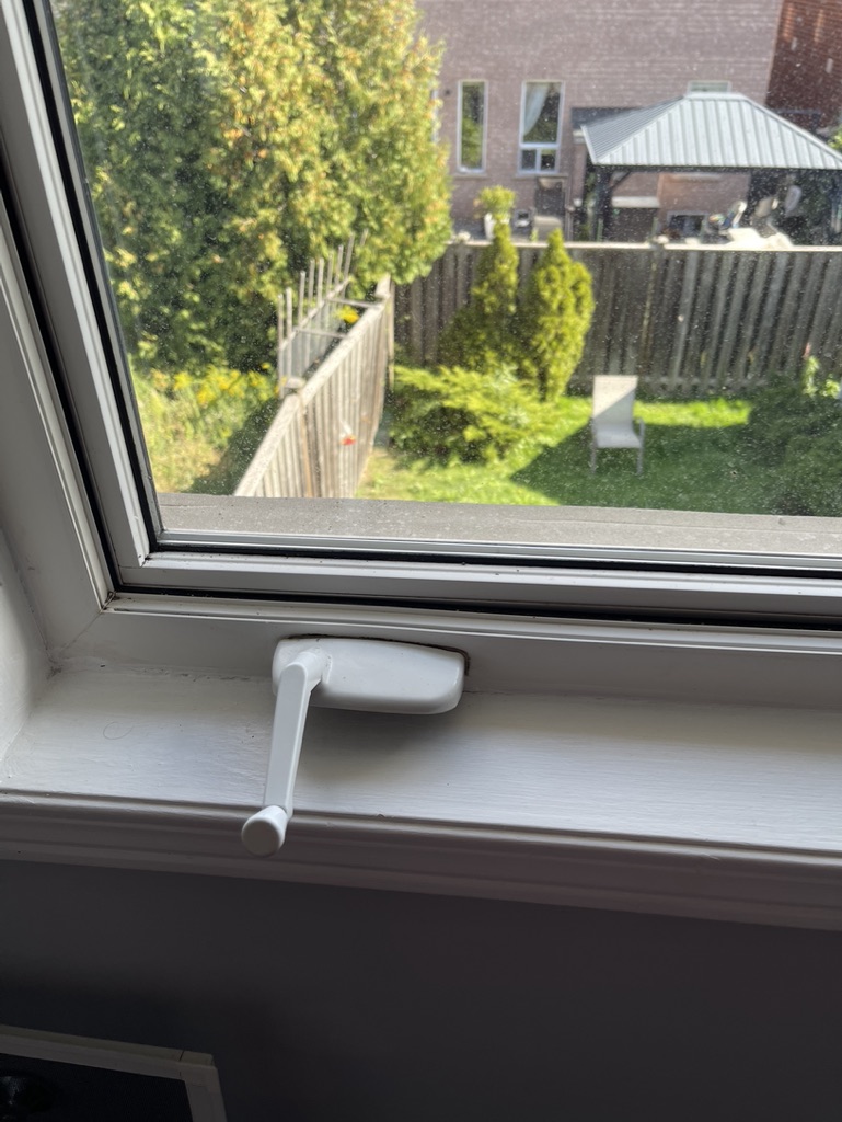 casement-window-screen-removed casement-window-screen-removed