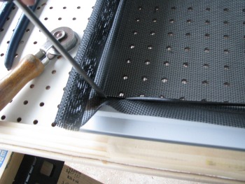 Screen repair table in use