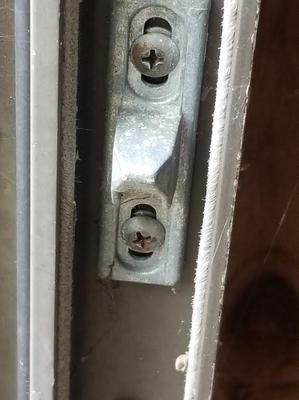 sliding door flush handle keeper